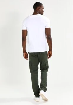 Abercrombie & Fitch Vneck 3 Pack - Basic T-Shirt - White/Black/Grey 9 Abercrombie & Fitch Vneck 3 Pack - Basic T-Shirt - White/Black/Grey -Trend Fusion Shop 018cd08578d44a4d81e79d195062deaa