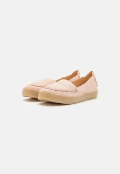 Clarks Barleigh Low - Trainers - Pale Peach -Trend Fusion Shop 04b325dcbdbf409d811959d36e4dc12b