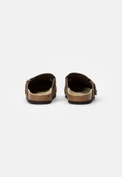 Pier One Leather Unisex - Slippers - Brown -Trend Fusion Shop 18a09b6c3e71439784e427988b058842