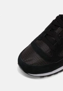 Saucony Jazz- Trainers - Black/Gold -Trend Fusion Shop 1be296aefa2b4fce91f0bcb29b02e2dd