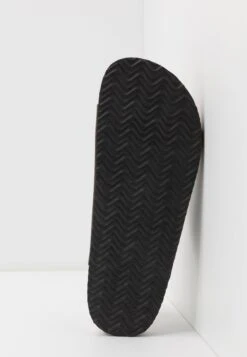 Pier One Unisex - Slippers - Brown -Trend Fusion Shop 23e143c048ee4fd8b5e22a3556ccfbfb