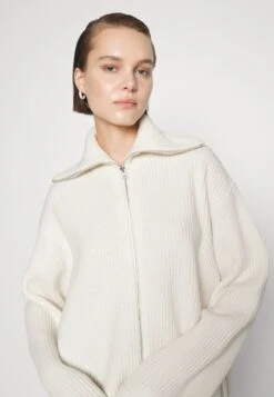 SAMSØE SAMSØE Nova - Cardigan - Pristine 9 SAMSØE SAMSØE Nova - Cardigan - Pristine -Trend Fusion Shop 3b9028ef681943cb9aec08e742954806