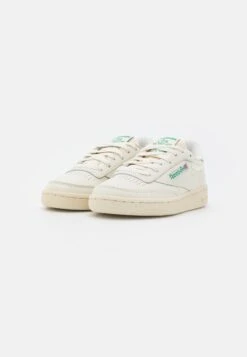 Reebok Classic Club C 85 Vintage - Trainers - Chalk/Alabaster/Glen Green -Trend Fusion Shop 3e415ac24fbb4f418fd7da2ea55964c6