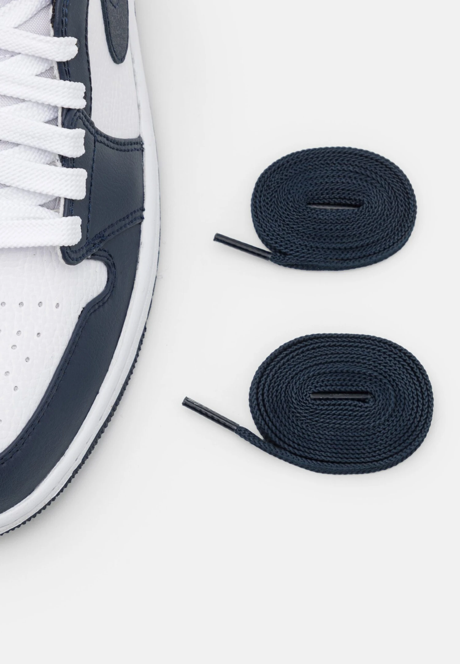 Air Jordan 1 Mid - High-Top Trainers - White/Metallic Gol/Obsidian 8 Air Jordan 1 Mid - High-Top Trainers - White/Metallic Gol/Obsidian - Image 8