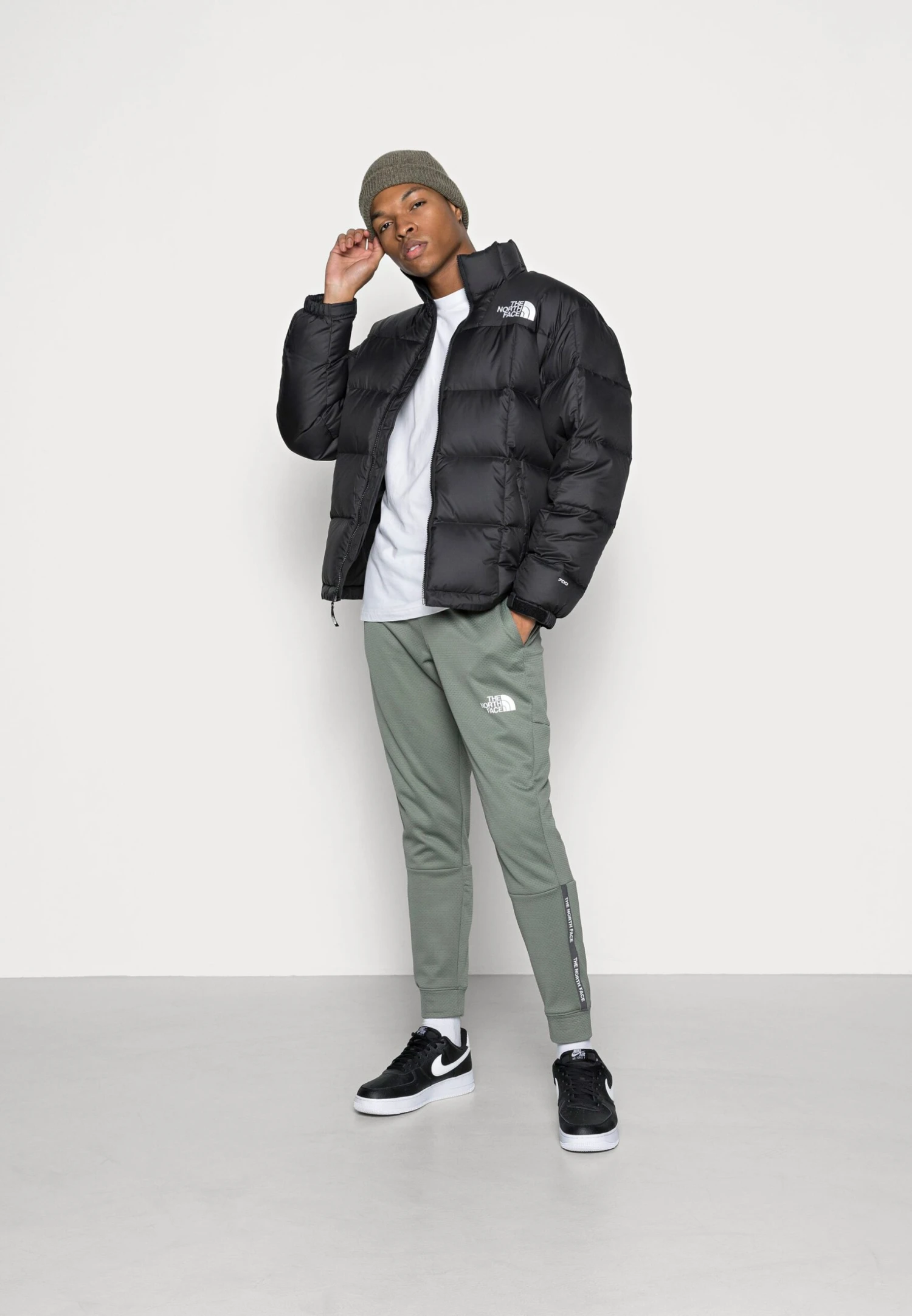 The North Face M Lhotse- Eu - Down Jacket - Black/White 2 The North Face M Lhotse- Eu - Down Jacket - Black/White - Image 2