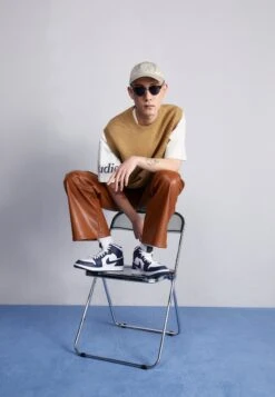 Air Jordan 1 Mid - High-Top Trainers - White/Metallic Gol/Obsidian 10 Air Jordan 1 Mid - High-Top Trainers - White/Metallic Gol/Obsidian -Trend Fusion Shop 6a85e438fcdd4c9f9923aaea07171592