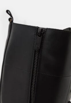 Filling Pieces Jenn Zion Unisex - Platform Boots -Trend Fusion Shop 6b08c20afce4436680ae9a91380fbdc1