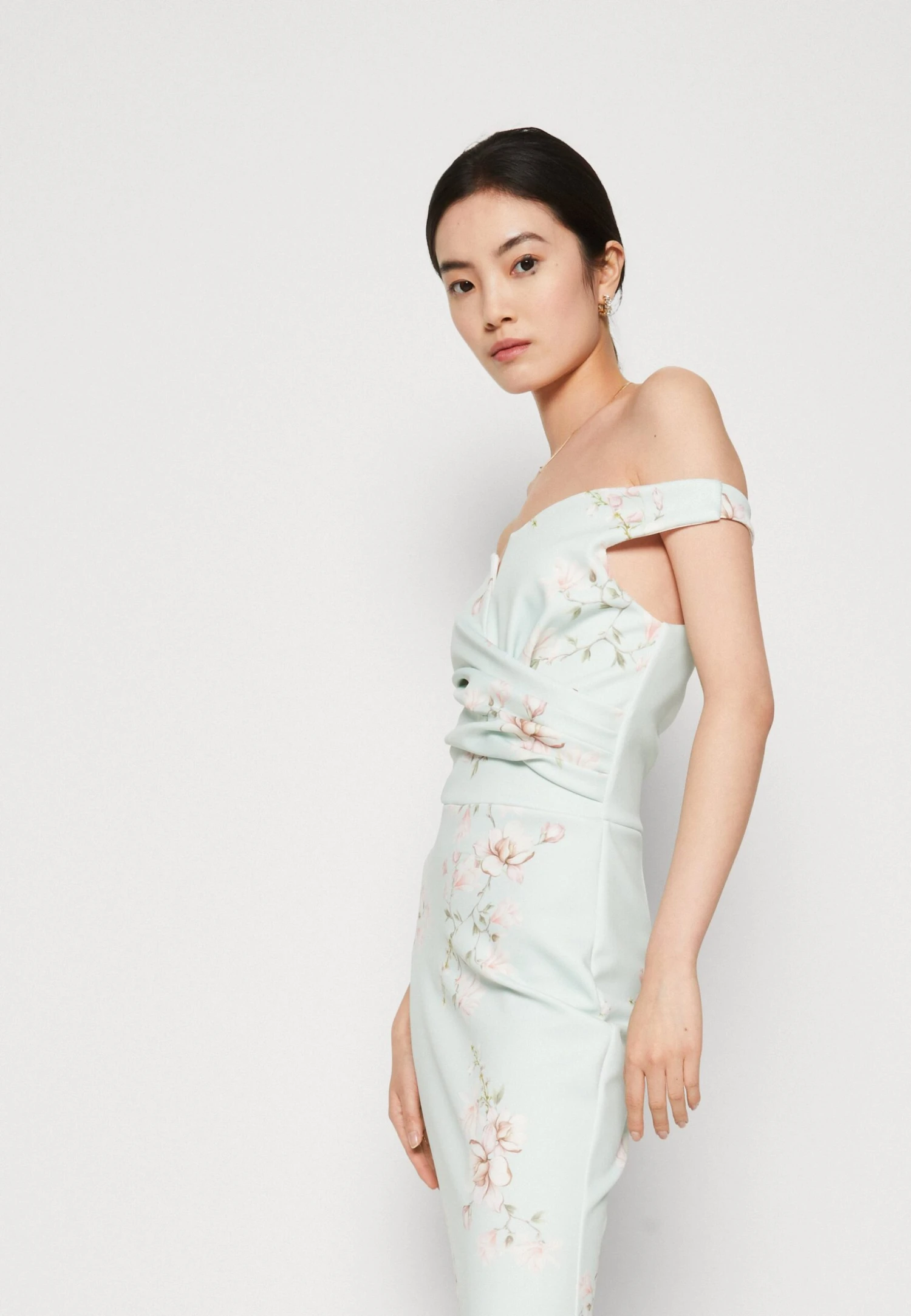 Wal G Wedding Kai V Neck Print Maxi - Occasion Wear - Sage Green 4 Wal G Wedding Kai V Neck Print Maxi - Occasion Wear - Sage Green - Image 4