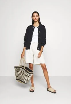 Trend Fusion Shop -Trend Fusion Shop 9e0d4c9020944cec859c3fde34b08c10