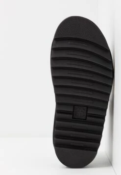 Dr. Martens Voss - Platform Sandals - Black -Trend Fusion Shop cd314b7fb0af4577a0c27084d0208dae