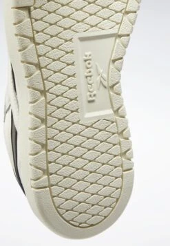 Reebok Classic Club C Double - Trainers - Chalk Core Black Chalk -Trend Fusion Shop d8dfe14584004d46b91e3e5f32392c07