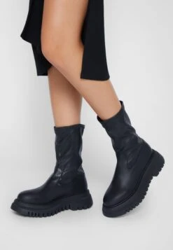 Pavement Halsey - Classic Ankle Boots - Black -Trend Fusion Shop da64665a3f3d4187b70aebdf93a0f386
