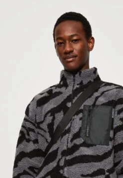 YOURTURN Unisex - Fleece Jacket - Grey -Trend Fusion Shop e4ac82e499054d1f8826090370324730