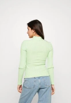 Selected Femme Slfwilma T Neck - Long Sleeved Top - Pistachio Green -Trend Fusion Shop ef15ba439358404fa84a3c8c2ba02061